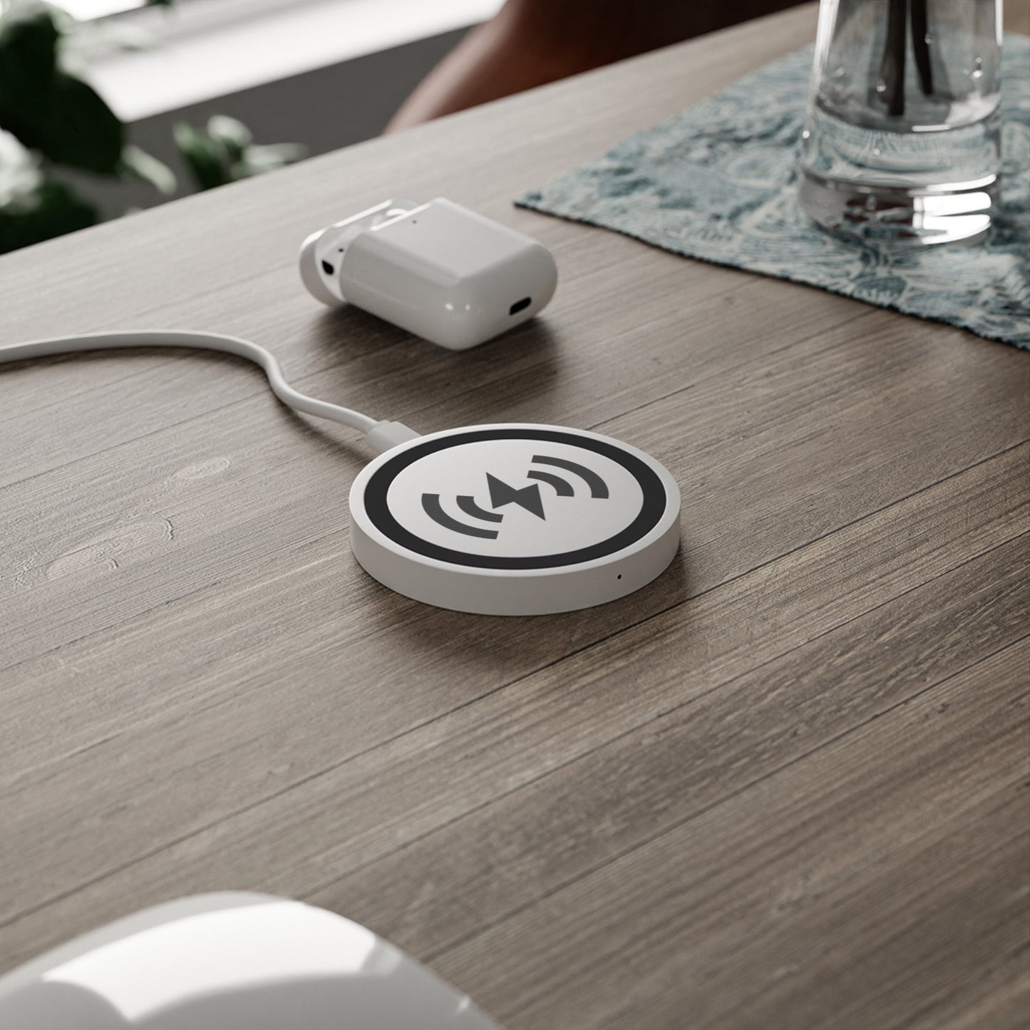 Quake Wireless Charging Pad - Stylish Fast Charger for Home & Office