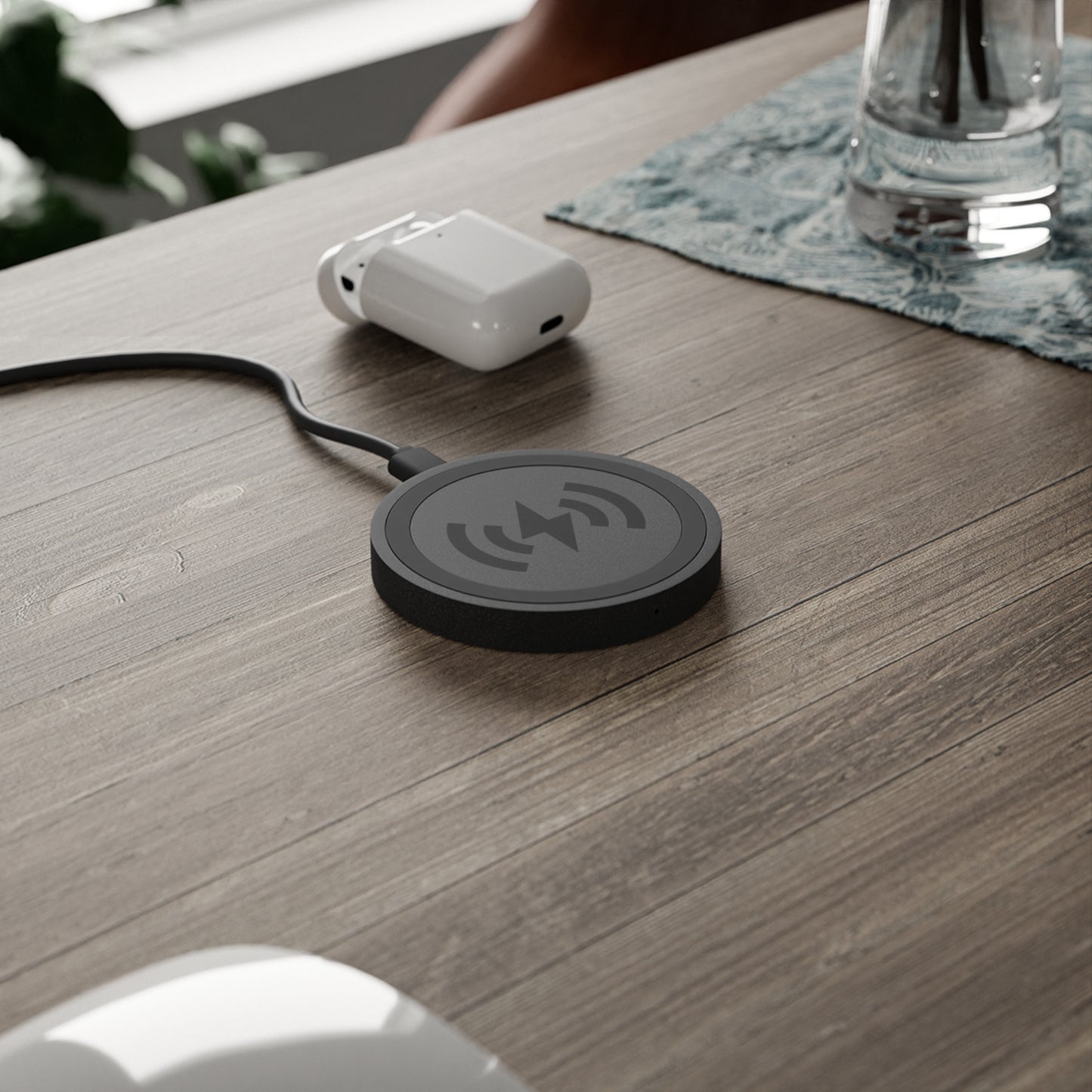 Quake Wireless Charging Pad - Stylish Fast Charger for Home & Office